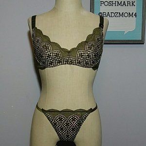 VS Very Sexy bra and thong set 32C/small